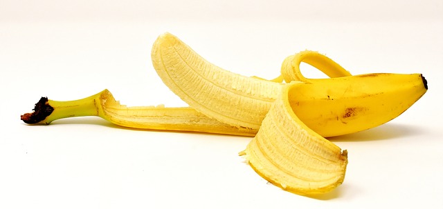 rozdělaný banán.jpg
